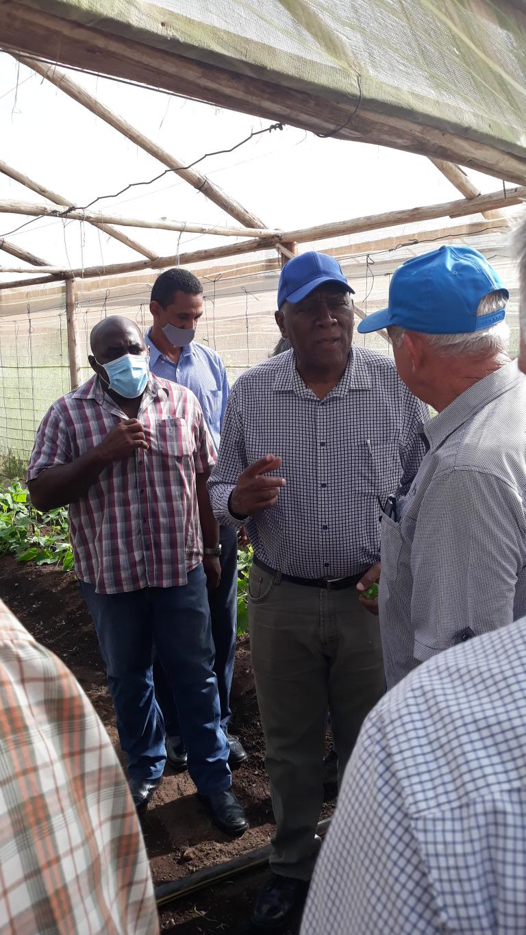 Recorrido del Vicepresidente Primero Salvador Valdés Mesa por la finca del productor Juan Miguel Rodríguez